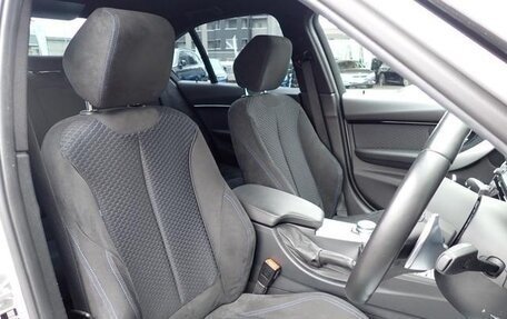 BMW 3 серия, 2017 год, 21 фотография