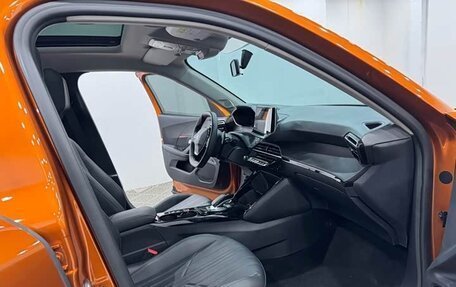 Peugeot 2008 II, 2022 год, 1 780 000 рублей, 8 фотография