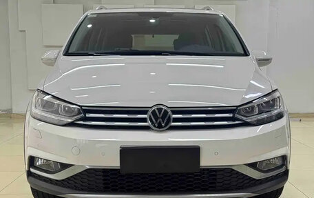 Volkswagen Touran III, 2021 год, 1 799 017 рублей, 2 фотография