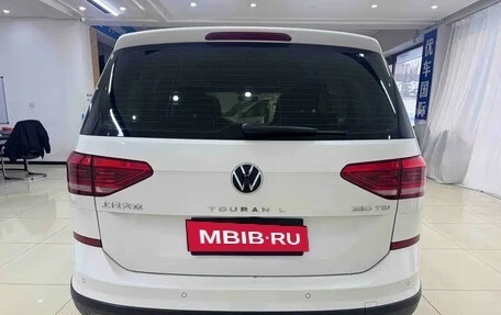Volkswagen Touran III, 2021 год, 1 799 017 рублей, 5 фотография
