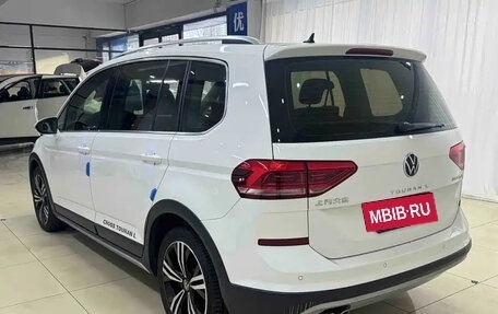 Volkswagen Touran III, 2021 год, 1 799 017 рублей, 4 фотография