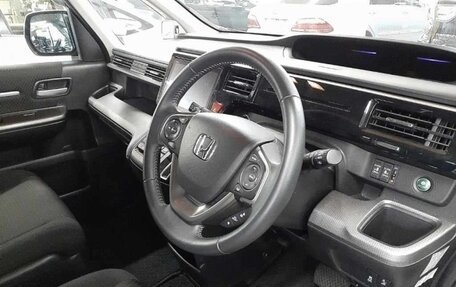 Honda Stepwgn IV, 2022 год, 2 090 000 рублей, 7 фотография