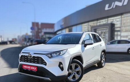 Toyota RAV4, 2021 год, 3 160 000 рублей, 1 фотография
