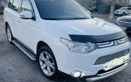 Mitsubishi Outlander III рестайлинг 3, 2013 год, 1 570 000 рублей, 4 фотография