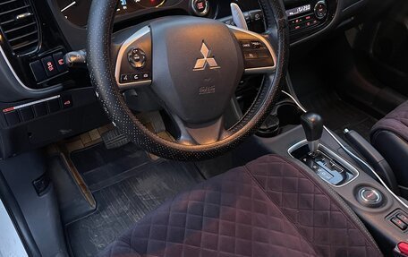 Mitsubishi Outlander III рестайлинг 3, 2013 год, 1 570 000 рублей, 11 фотография