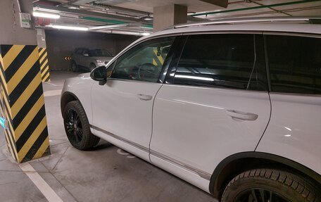 Volkswagen Touareg III, 2015 год, 2 400 000 рублей, 4 фотография