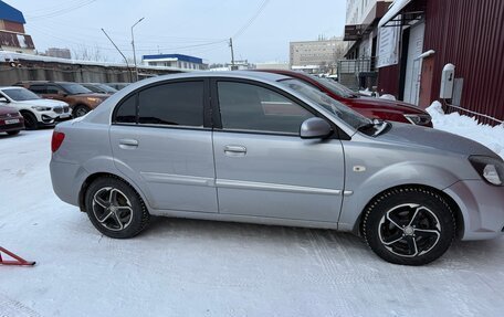 KIA Rio II, 2011 год, 700 000 рублей, 2 фотография