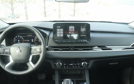 Mitsubishi Outlander, 2023 год, 4 015 000 рублей, 7 фотография