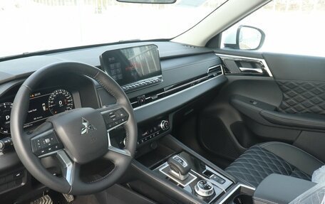 Mitsubishi Outlander, 2023 год, 4 015 000 рублей, 5 фотография