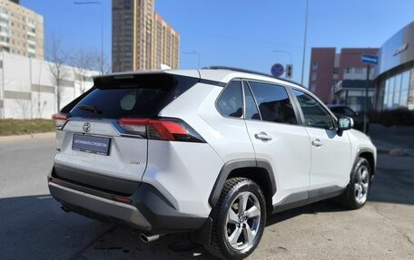 Toyota RAV4, 2021 год, 3 160 000 рублей, 4 фотография