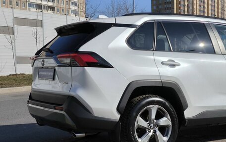 Toyota RAV4, 2021 год, 3 160 000 рублей, 8 фотография