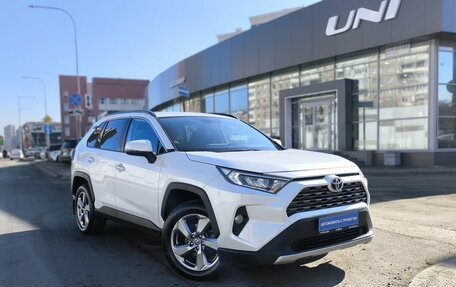 Toyota RAV4, 2021 год, 3 160 000 рублей, 3 фотография