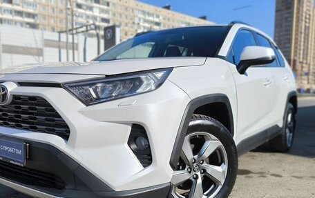 Toyota RAV4, 2021 год, 3 160 000 рублей, 7 фотография