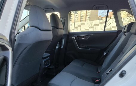 Toyota RAV4, 2021 год, 3 160 000 рублей, 11 фотография