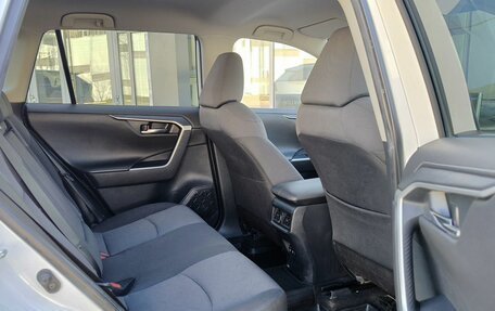 Toyota RAV4, 2021 год, 3 160 000 рублей, 13 фотография