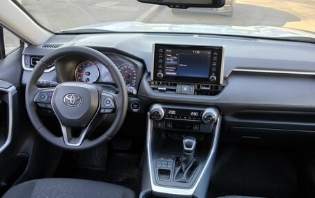 Toyota RAV4, 2021 год, 3 160 000 рублей, 16 фотография