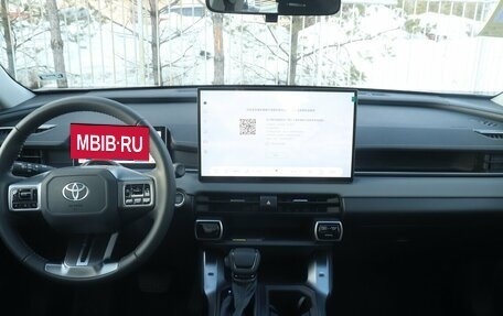 Toyota RAV4, 2025 год, 4 760 000 рублей, 7 фотография