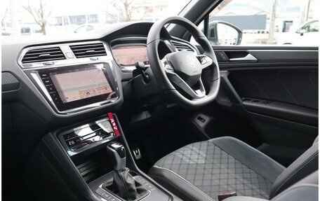 Volkswagen Tiguan II, 2023 год, 2 550 000 рублей, 12 фотография