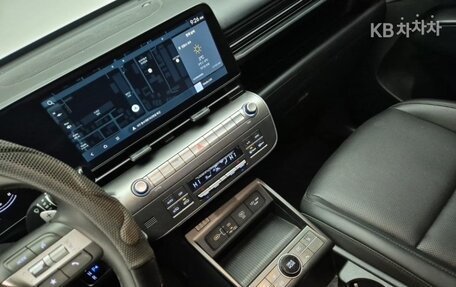 Hyundai Kona, 2023 год, 2 430 000 рублей, 11 фотография