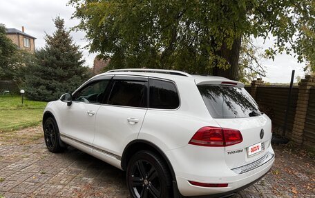 Volkswagen Touareg III, 2012 год, 2 350 000 рублей, 2 фотография