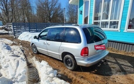 Chrysler Voyager III, 2000 год, 210 000 рублей, 1 фотография