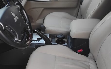 Mitsubishi Pajero IV, 2019 год, 3 890 000 рублей, 7 фотография