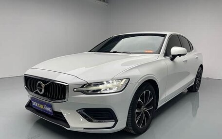 Volvo S60 III, 2021 год, 3 832 000 рублей, 4 фотография