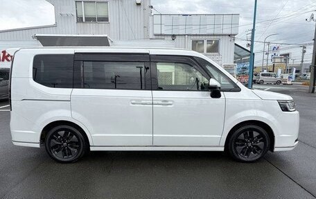 Honda Stepwgn, 2022 год, 2 423 000 рублей, 4 фотография