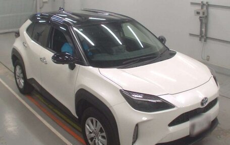 Toyota Yaris Cross, 2022 год, 1 530 000 рублей, 2 фотография