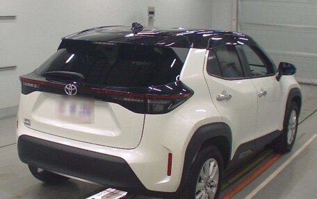 Toyota Yaris Cross, 2022 год, 1 530 000 рублей, 3 фотография