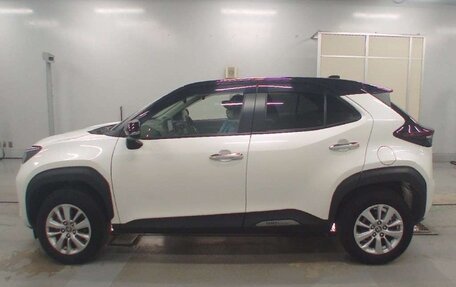 Toyota Yaris Cross, 2022 год, 1 530 000 рублей, 5 фотография