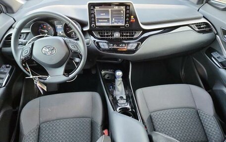 Toyota C-HR I рестайлинг, 2021 год, 2 200 000 рублей, 6 фотография