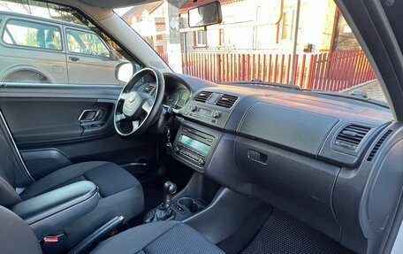 Skoda Fabia II, 2011 год, 699 000 рублей, 10 фотография