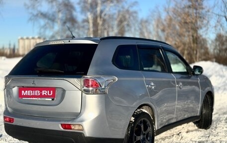 Mitsubishi Outlander III рестайлинг 3, 2012 год, 1 399 000 рублей, 8 фотография