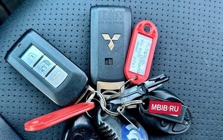 Mitsubishi Outlander III рестайлинг 3, 2012 год, 1 399 000 рублей, 25 фотография