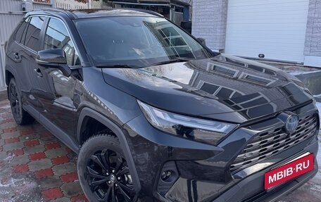 Toyota RAV4, 2024 год, 5 600 000 рублей, 3 фотография