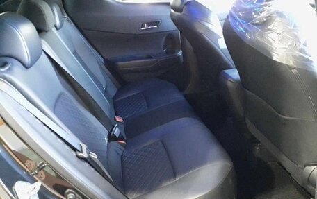 Toyota C-HR I рестайлинг, 2022 год, 1 630 000 рублей, 10 фотография