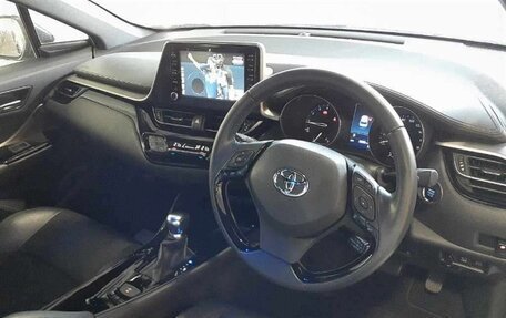 Toyota C-HR I рестайлинг, 2022 год, 1 630 000 рублей, 7 фотография