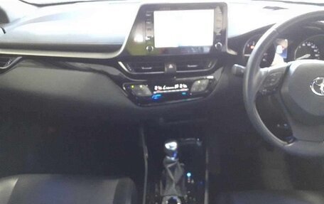 Toyota C-HR I рестайлинг, 2022 год, 1 630 000 рублей, 9 фотография