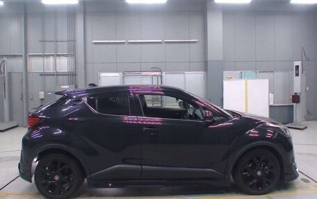 Toyota C-HR I рестайлинг, 2022 год, 1 630 000 рублей, 5 фотография