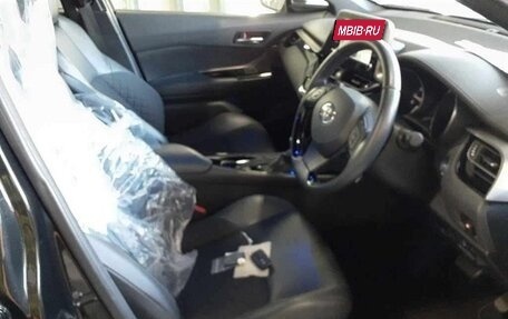 Toyota C-HR I рестайлинг, 2022 год, 1 630 000 рублей, 8 фотография