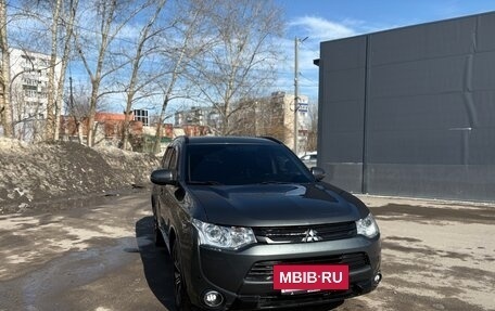 Mitsubishi Outlander III рестайлинг 3, 2014 год, 1 440 000 рублей, 2 фотография