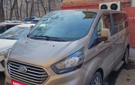 Ford Tourneo Custom I рестайлинг, 2018 год, 2 300 000 рублей, 2 фотография