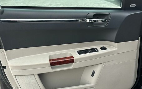 Chrysler 300C II, 2007 год, 1 098 000 рублей, 10 фотография