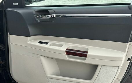 Chrysler 300C II, 2007 год, 1 098 000 рублей, 18 фотография