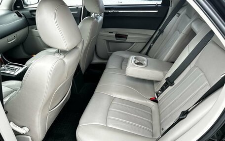 Chrysler 300C II, 2007 год, 1 098 000 рублей, 20 фотография