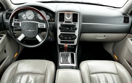 Chrysler 300C II, 2007 год, 1 098 000 рублей, 12 фотография