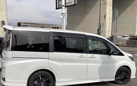 Honda Stepwgn IV, 2022 год, 1 880 000 рублей, 3 фотография