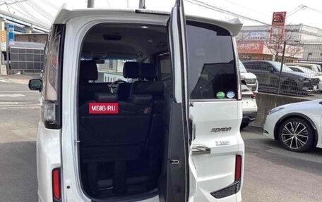 Honda Stepwgn IV, 2022 год, 1 880 000 рублей, 8 фотография