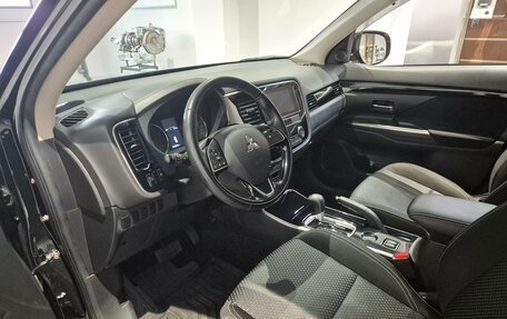 Mitsubishi Outlander III рестайлинг 3, 2019 год, 2 099 000 рублей, 7 фотография
